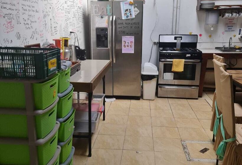 پانسیون Hostel Santafe
