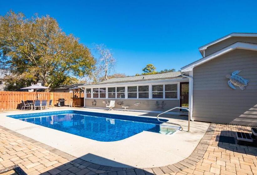 Barbee Beach House By Oak Island Accommodations