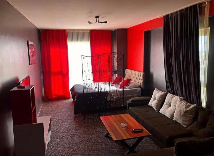 Luu Suite
