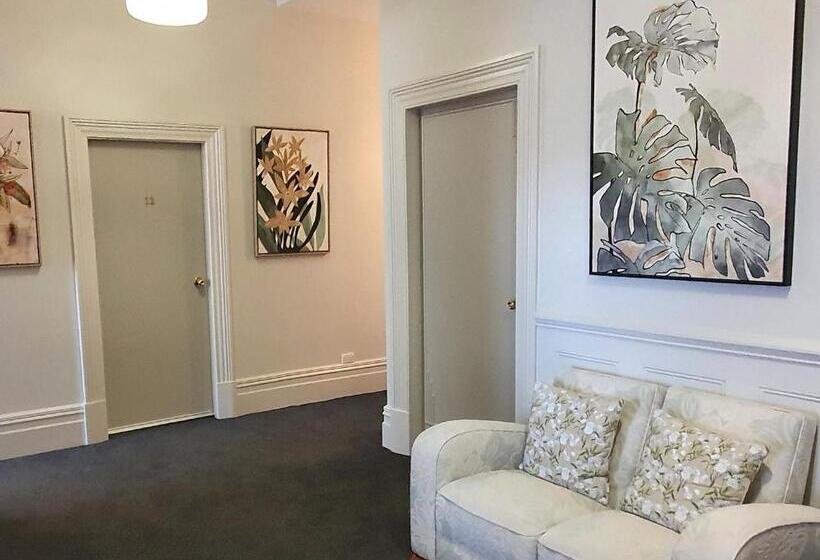 هاستل Work Stay At 123