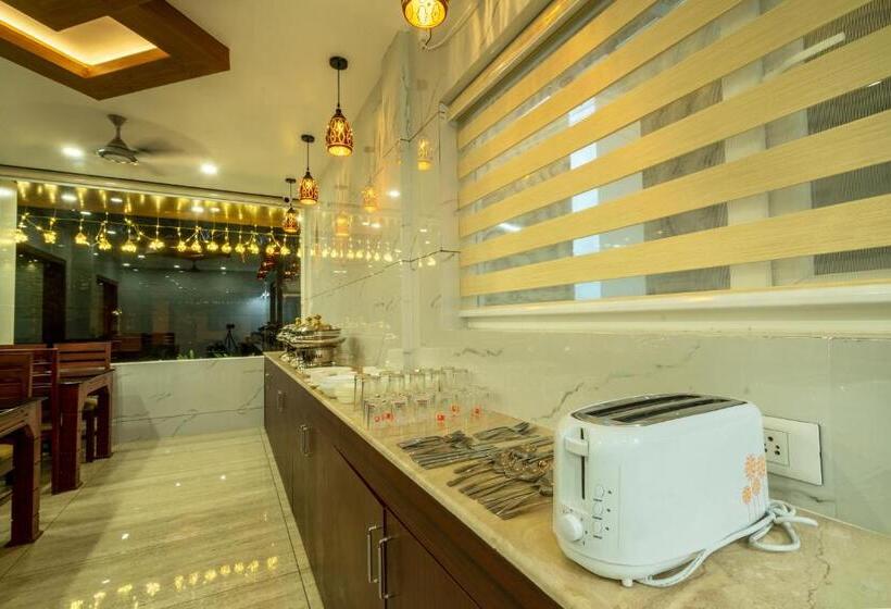 فندق Daan Regency