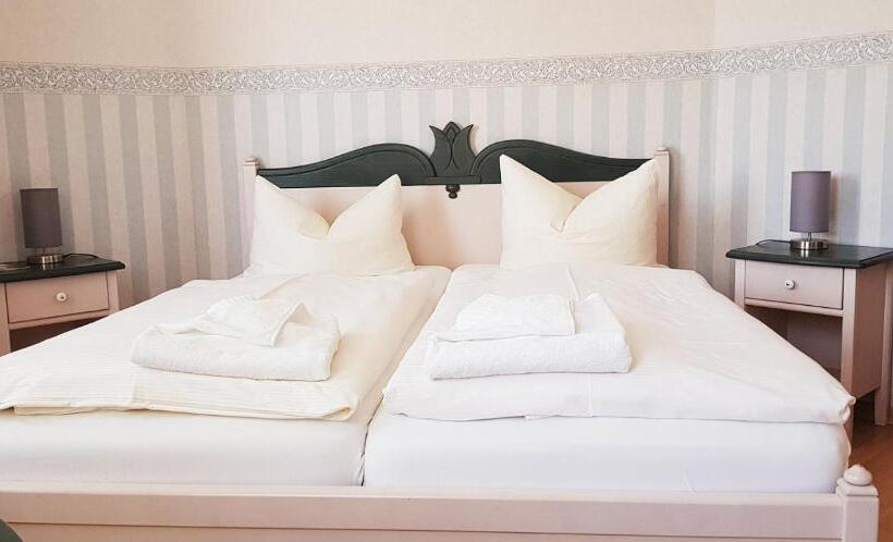 Restaurant Und Pension Zur Nassen Ecke