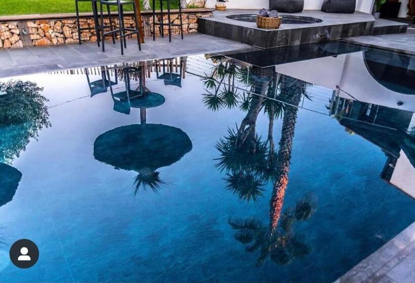 مبيت وإفطار Les Lofts De Bouzigues