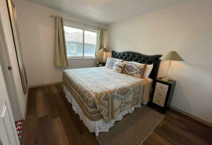 호텔 Riverfront Lodging