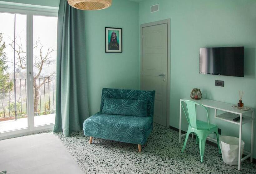 צימר Moncrivel Rooms & Relax