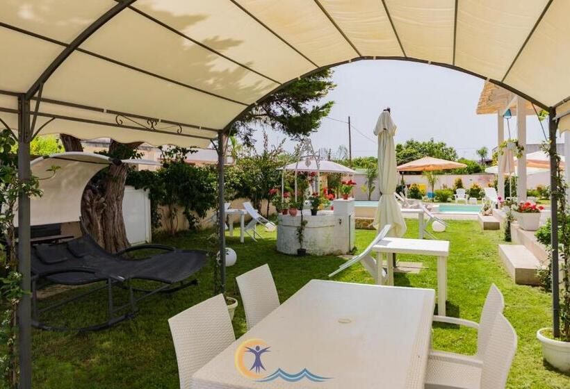 تختخواب و صبحانه Resort Leonardo  Room, Pool & Restaurant