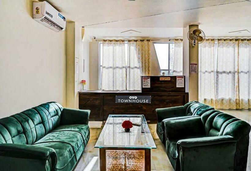 Отель Capital O 89300 Vansh International