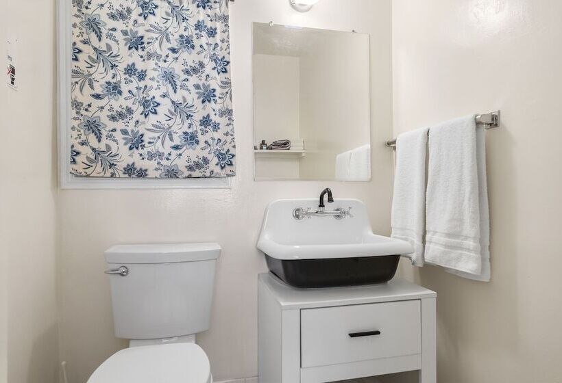 The New Star Motel   1950s Extended Stay Lodging And Retreat Center