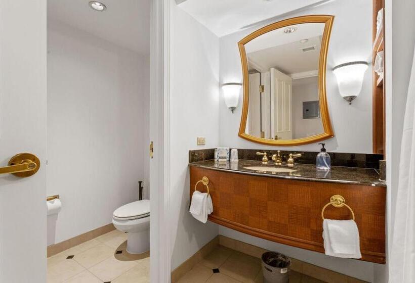 Two Adjacent Spacious Cozysuites On The Boardwalk