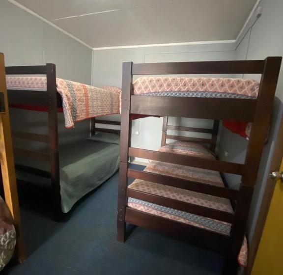 مبيت وإفطار World S End Hostal