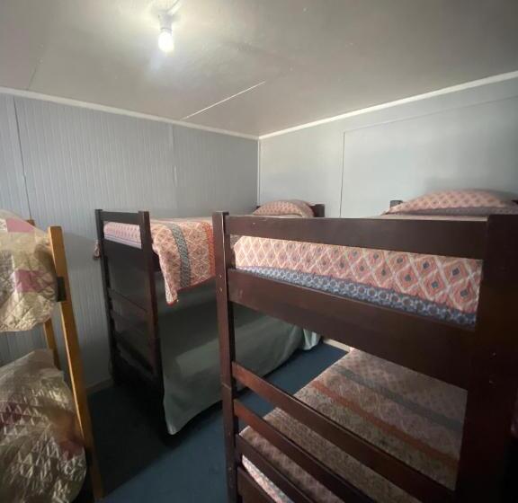 مبيت وإفطار World S End Hostal