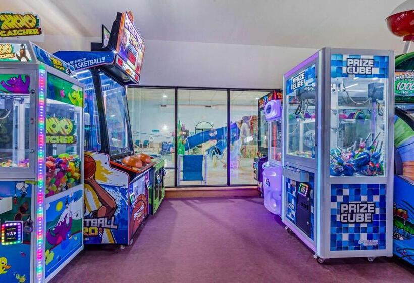 Atlantis Family Waterpark Hotel, Ascend Hotel Collection