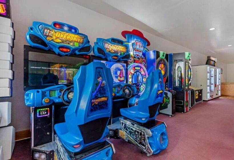 Atlantis Family Waterpark Hotel, Ascend Hotel Collection