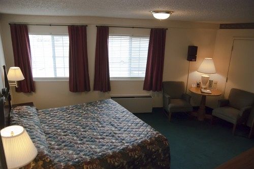 فندق Aloha Inn & Suites