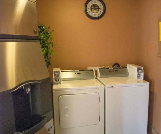 فندق Aloha Inn & Suites