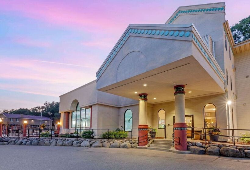 Atlantis Family Waterpark Hotel, Ascend Hotel Collection