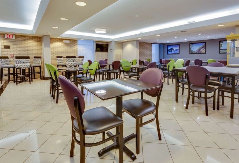 ホテル Drury Inn & Suites Hayti Caruthersville