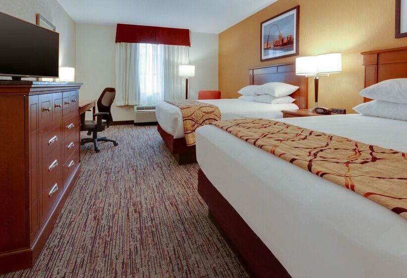 هتل Drury Inn & Suites St. Louis Forest Park