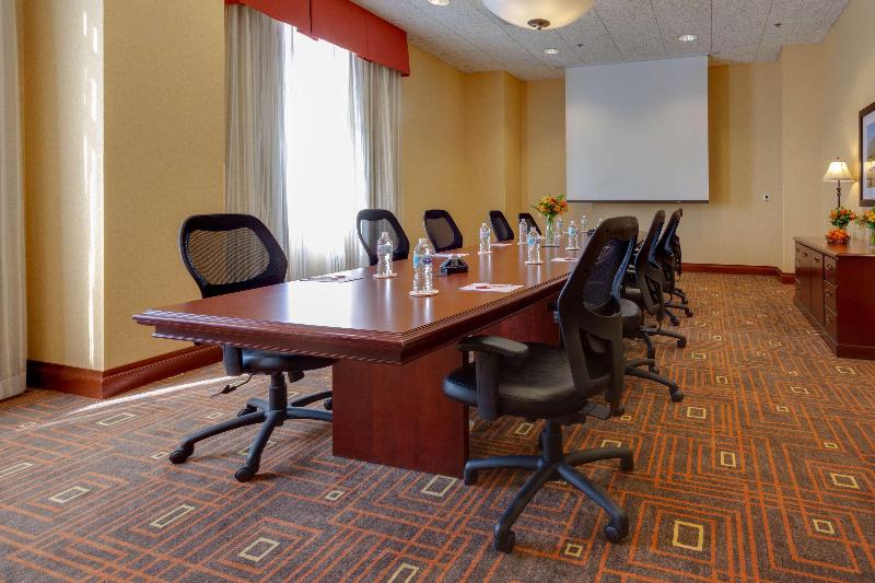 هتل Drury Inn & Suites St. Louis Forest Park