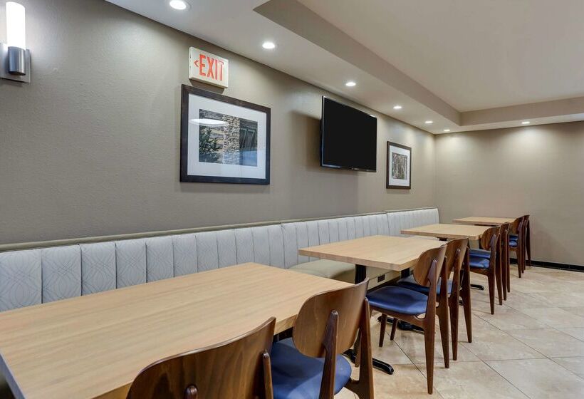 ホテル Drury Inn & Suites St. Louis St. Peters