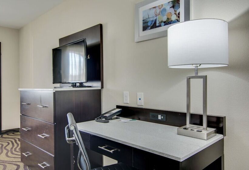 فندق Quality Inn & Suites Athens University Area