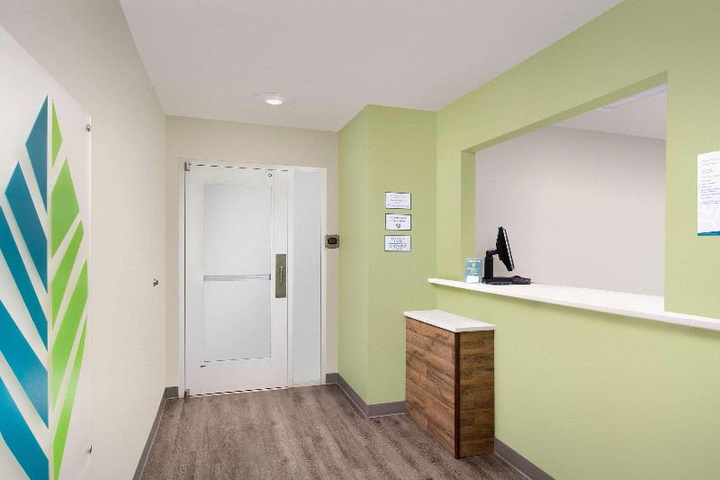 هتل Woodspring Suites Huntsville/ Madison