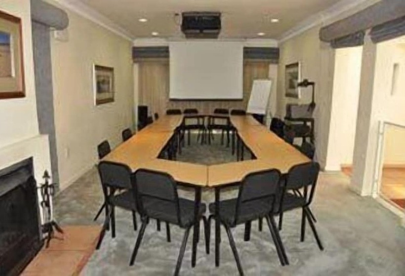 پانسیون Crane's Nest Guest House & Spa @ 313