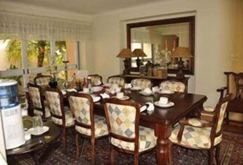 پانسیون Crane's Nest Guest House & Spa @ 313