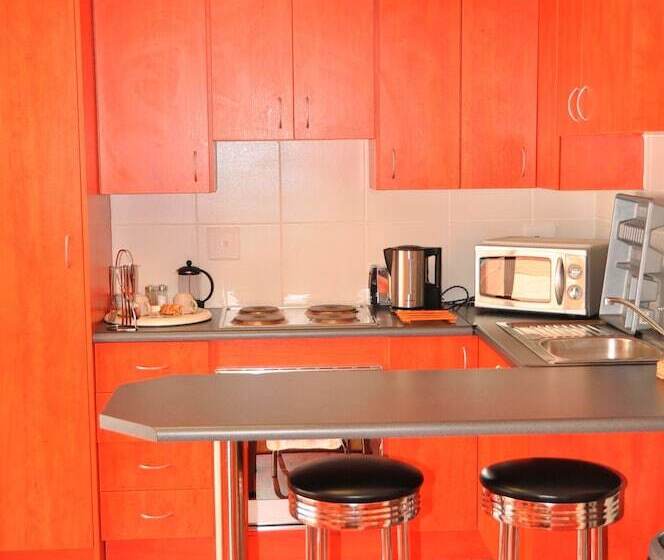 پانسیون Crane's Nest Guest House & Spa @ 313