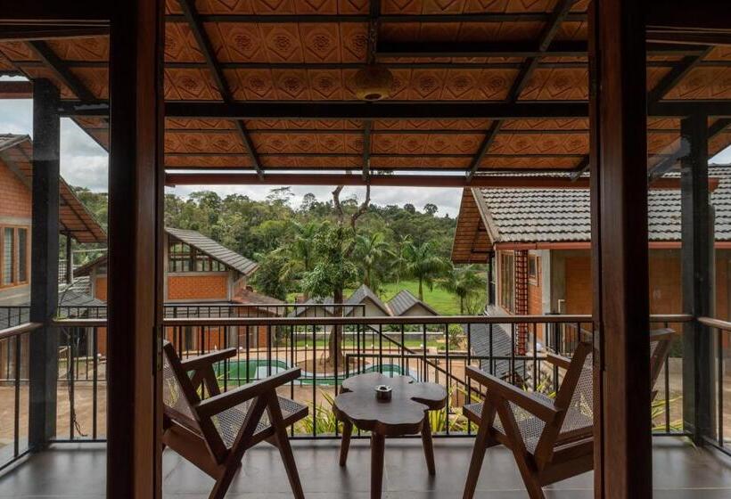 تختخواب و صبحانه Petunia, 1 Br Cottage With Pool By Roamhome