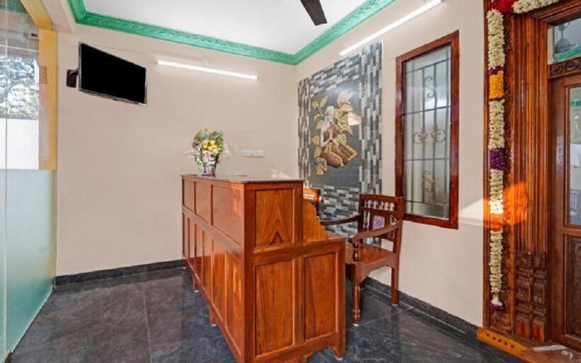 فندق Sri Saveraa Residency