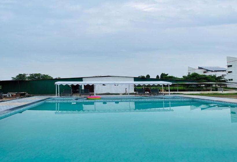 Отель Vasant Vihar Resort