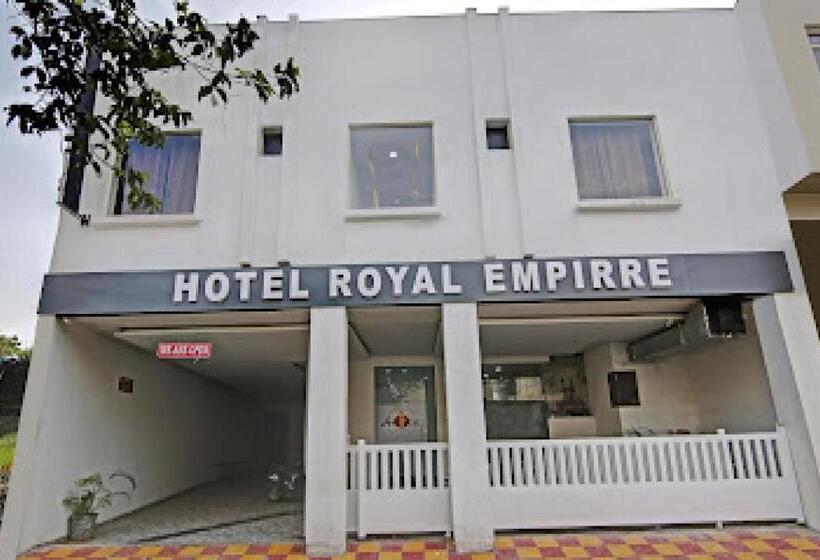 فندق Capital O 93663 Royal