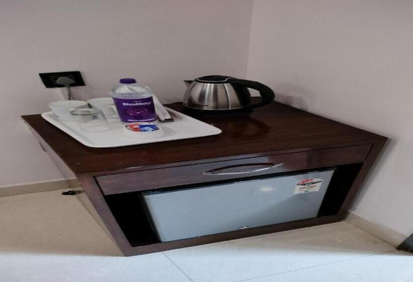 فندق Capital O 93663 Royal