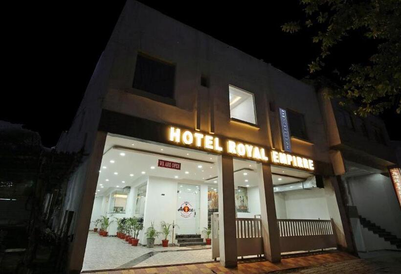 فندق Capital O 93663 Royal