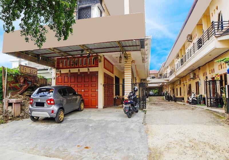 هتل Oyo 91647 Sanina Residence