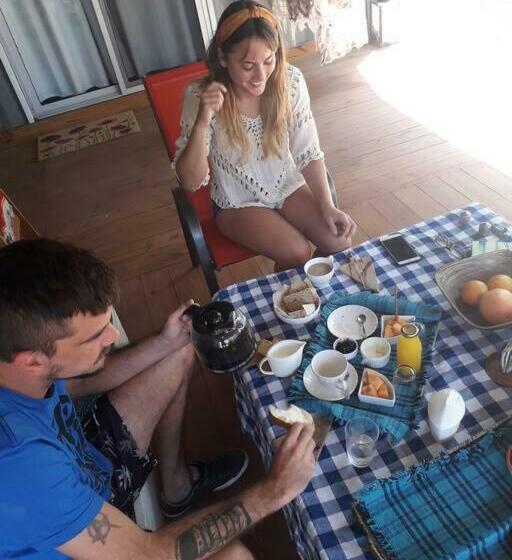 تختخواب و صبحانه Maramor Art Studio & Home