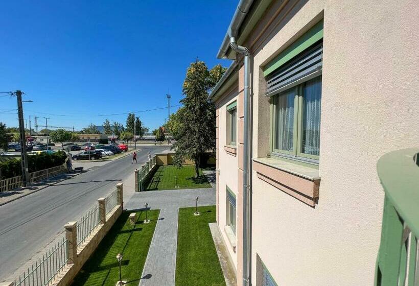 Lujza Apartman