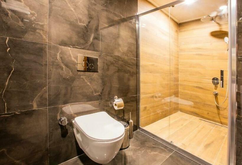 Nehi̇r Otel