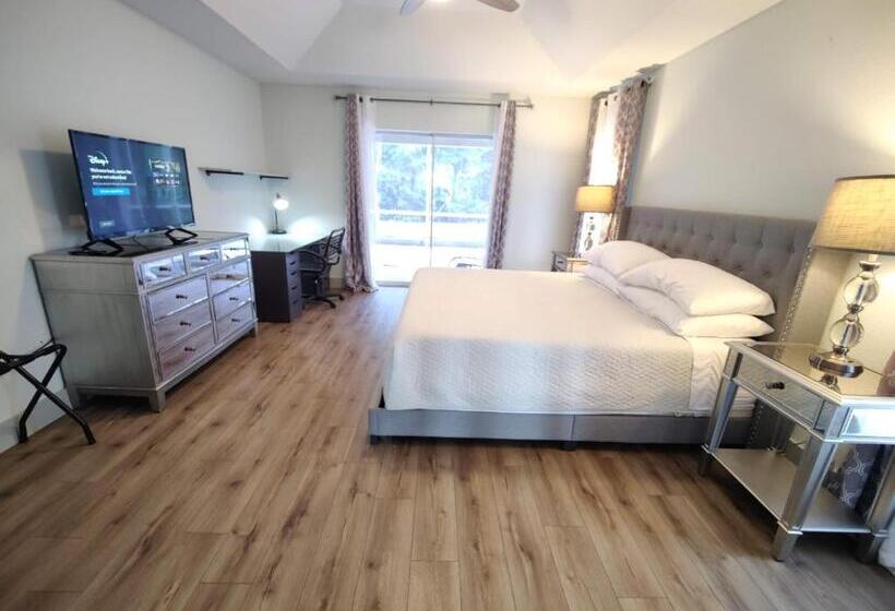 Spacious Oasis Updated Home 3 Bed 2 Bath  7 Min To Nokomis Beach