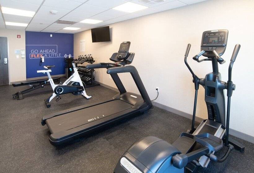 هتل Holiday Inn Express & Suites   Moose Jaw, An Ihg