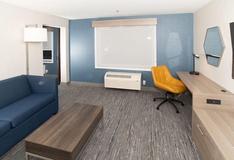 هتل Holiday Inn Express & Suites   Moose Jaw, An Ihg