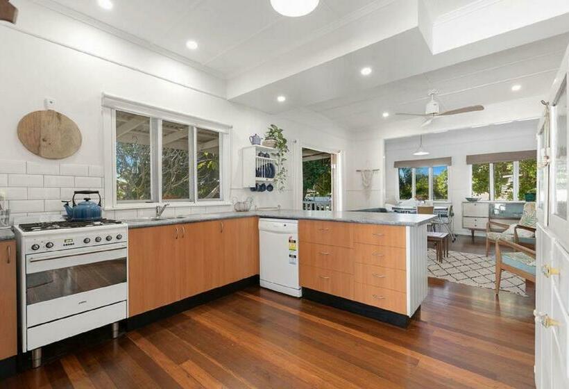 Landsborough Pde 122 Golden Beach