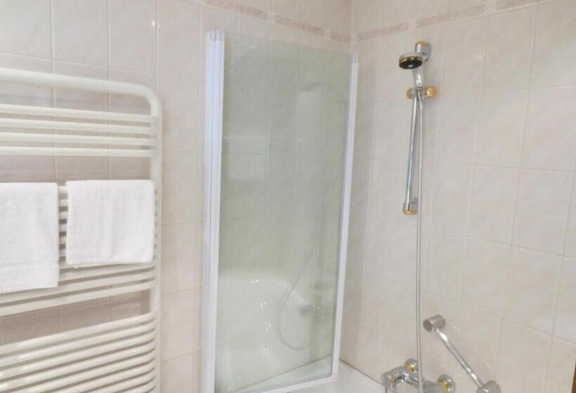 تختخواب و صبحانه Haus Churlis