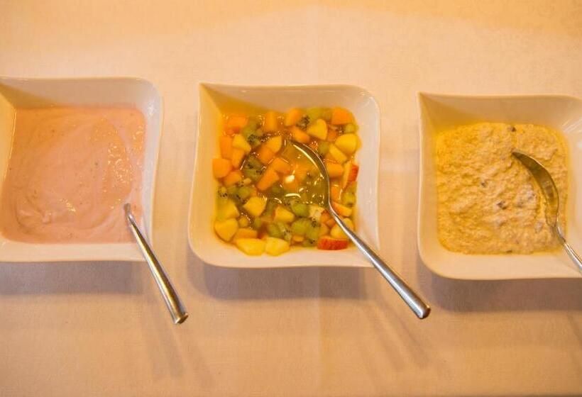 تختخواب و صبحانه Pension Daniel