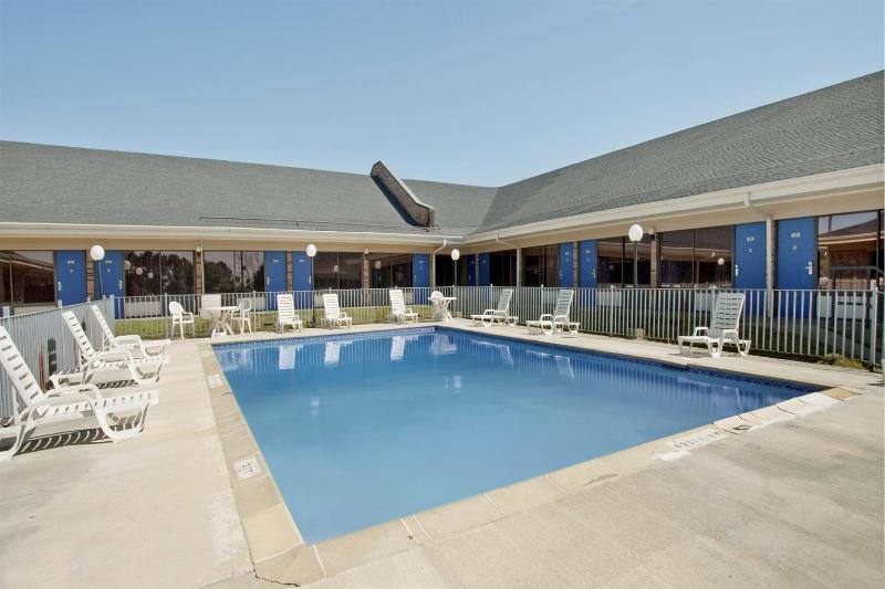 酒店 Americas Best Value Inn Forest