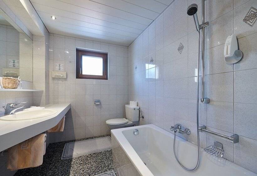 هتل Appartement Roggal