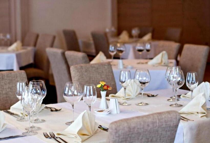 هتل Monogram Park