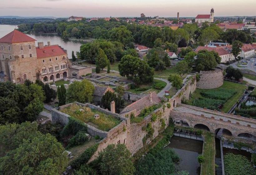 فندق Platan Udvarhaz