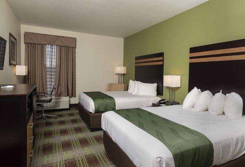 בית מלון כפרי Quality Inn & Suites